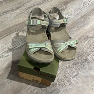 Size 6 Keen Terradora open toe sandal light gray have stains but otherwise GUC